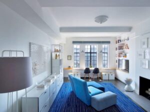 sala en blanco y azul