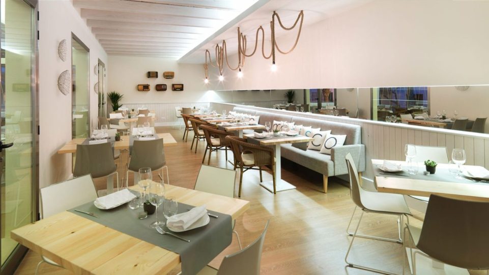 distribución de mesas en restaurante