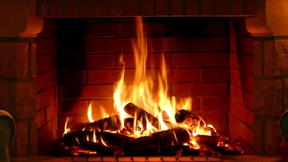 chimenea caliente en hogar
